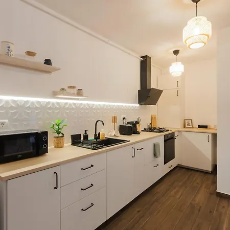 شقة With Private Parking And Balcony