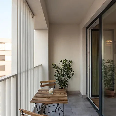 With Private Parking And Balcony شقة تيميشورا
