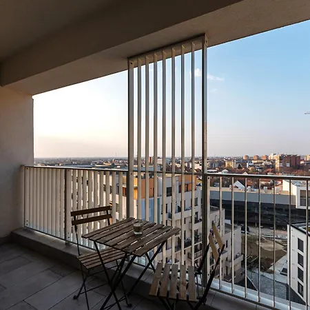 With Private Parking And Balcony شقة *