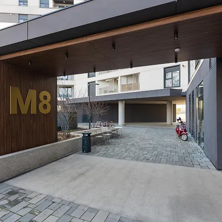 With Private Parking And Balcony * 蒂米什瓦拉