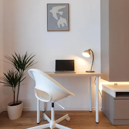 With Private Parking And Balcony * تيميشورا