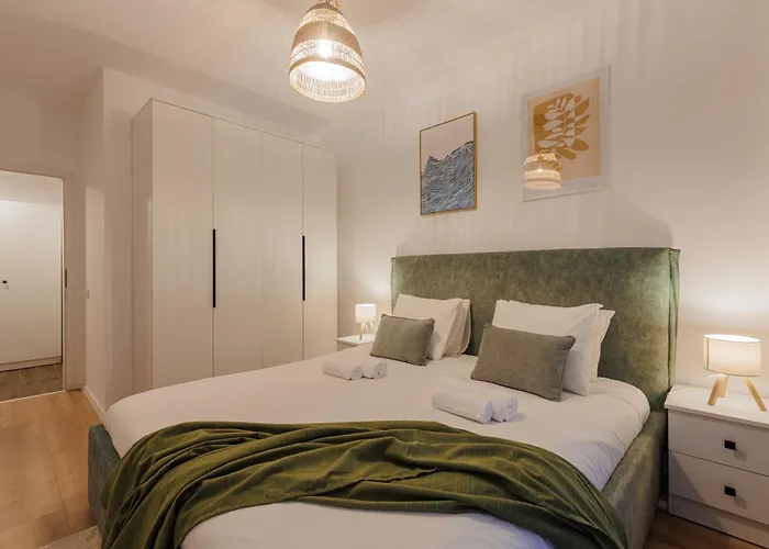 With Private Parking And Balcony * تيميشورا