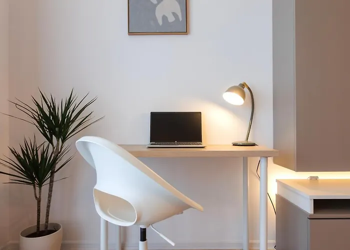 With Private Parking And Balcony * تيميشورا